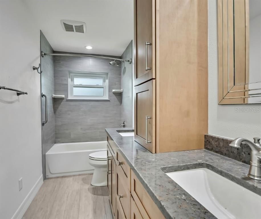 Bathroom, Dual Sink Vanities, Interior, Recessed Lighting