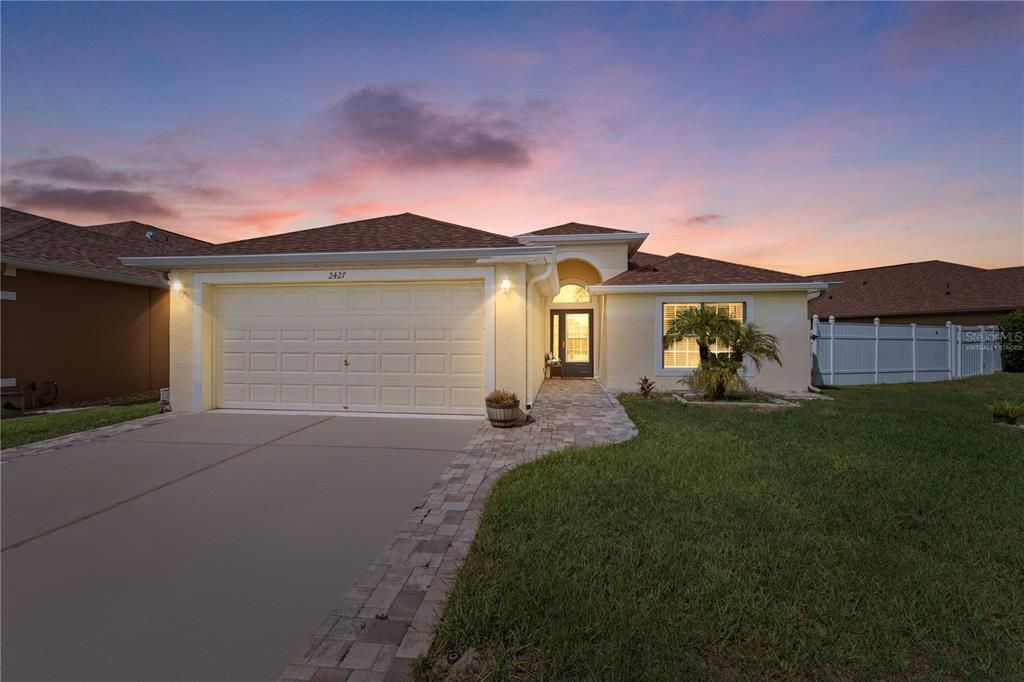 Attached, Exterior, Facade, Ranch