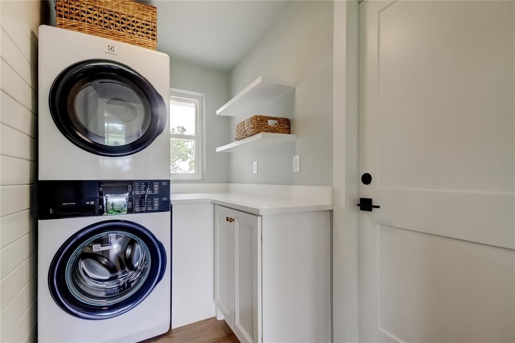 Interior, Washer, Wood Texture Flooring