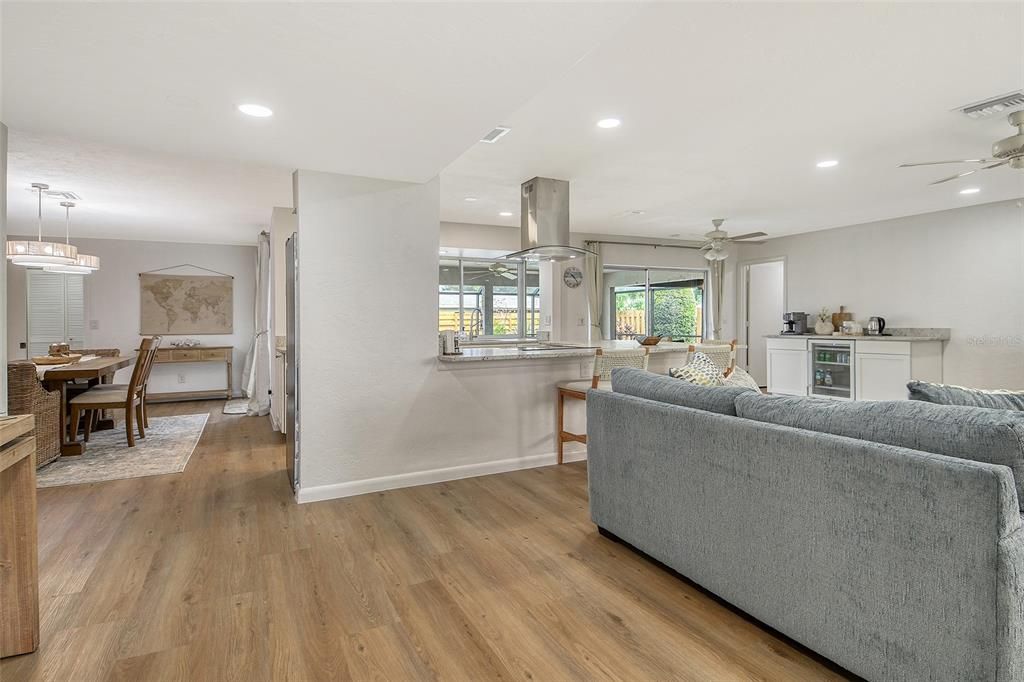 Dining room, Interior, Living room, Pendant Lights, Recessed Lighting, Wood Texture Flooring