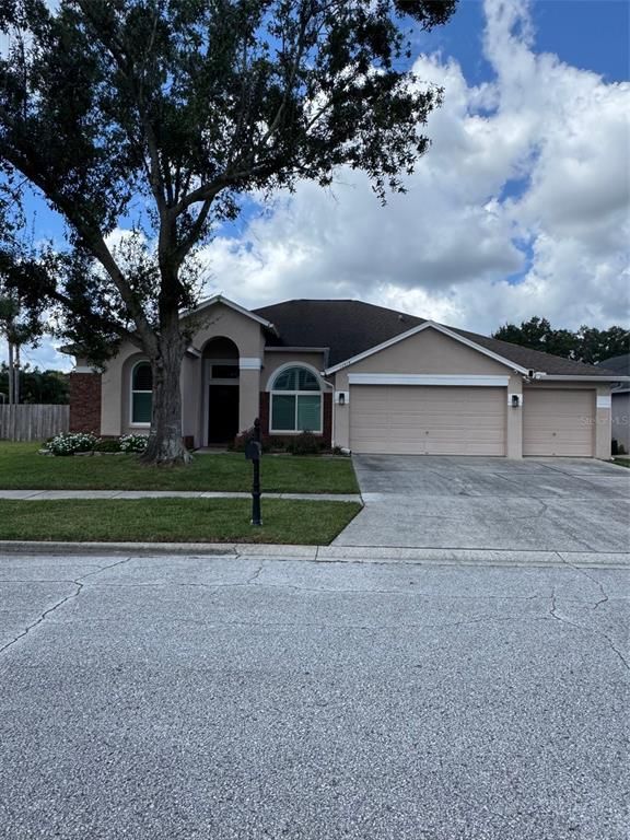 Attached, Exterior, Facade, Ranch