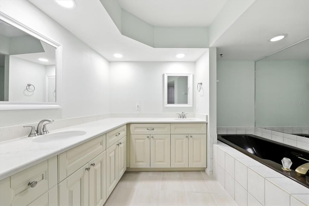 Bathroom, Dual Sink Vanities, Interior, Recessed Lighting