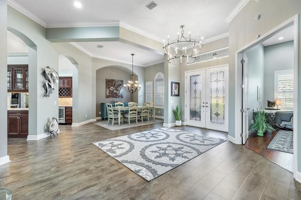 Chandelier, Dining room, Interior, Recessed Lighting, Wood Texture Flooring