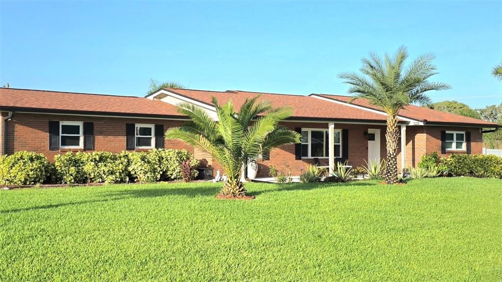 Backyard, Exterior, Facade, Brick Facade, Ranch