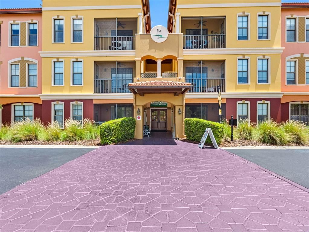 Exterior, Facade, Rowhouse