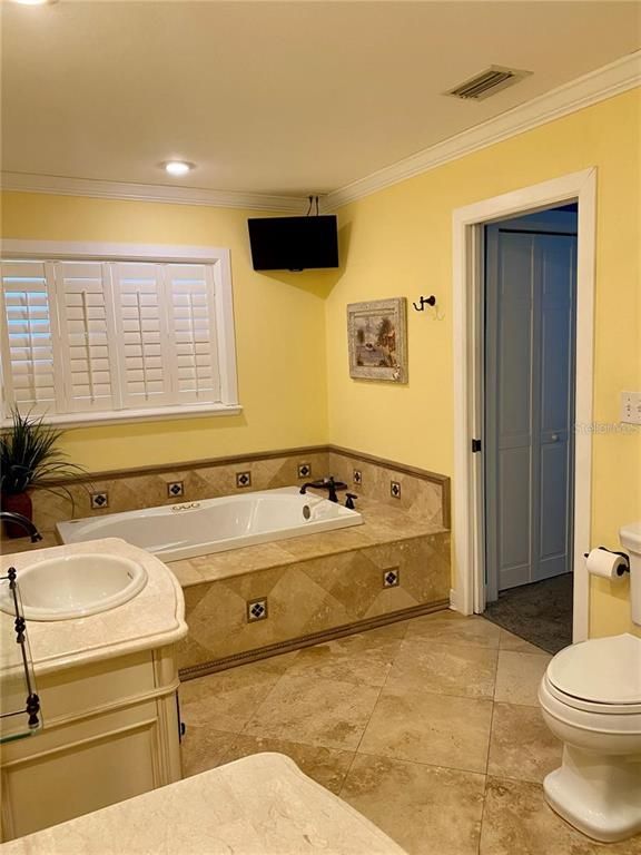 Bathroom, Interior, Recessed Lighting