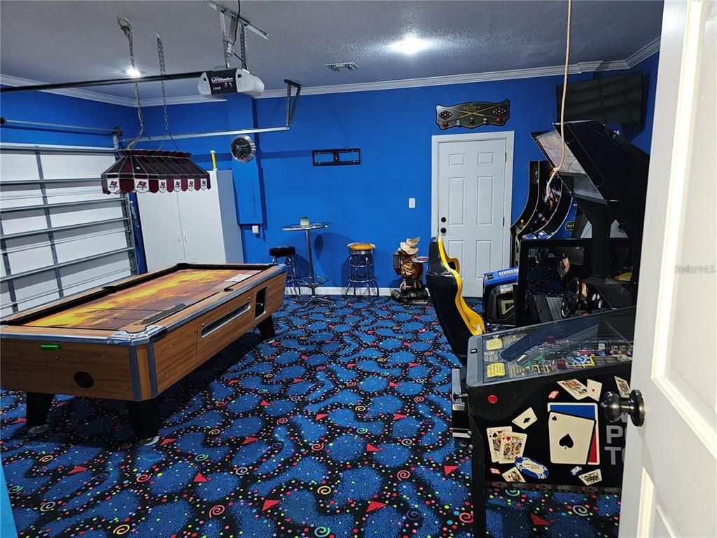 Billiard Table, Game Room, Interior, Recessed Lighting