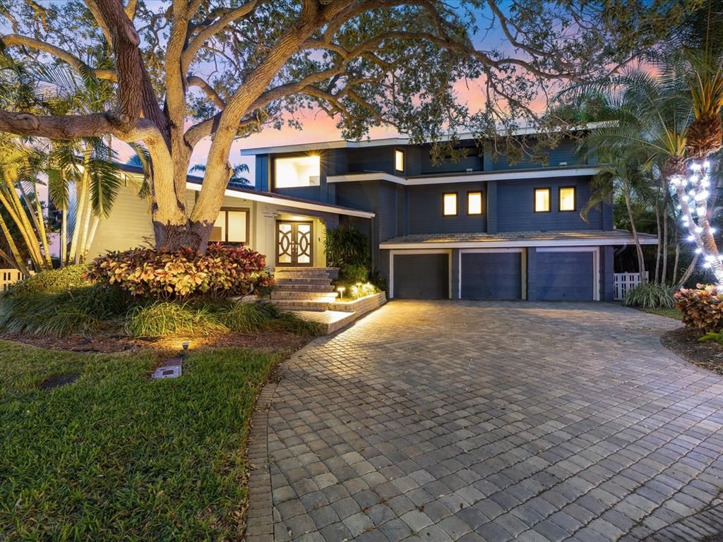 Attached, Backyard, Exterior, Facade, Modern