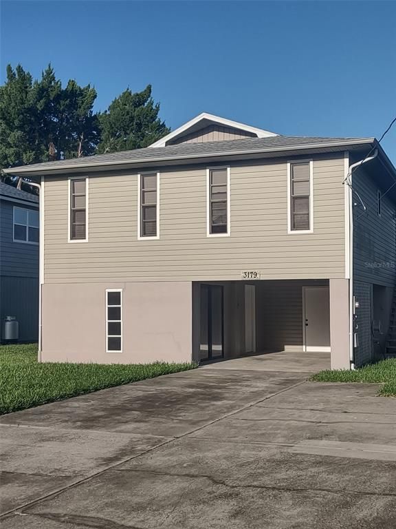 Attached, Exterior, Facade, Split Level