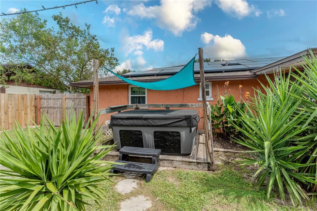 Exterior, Hot Tub