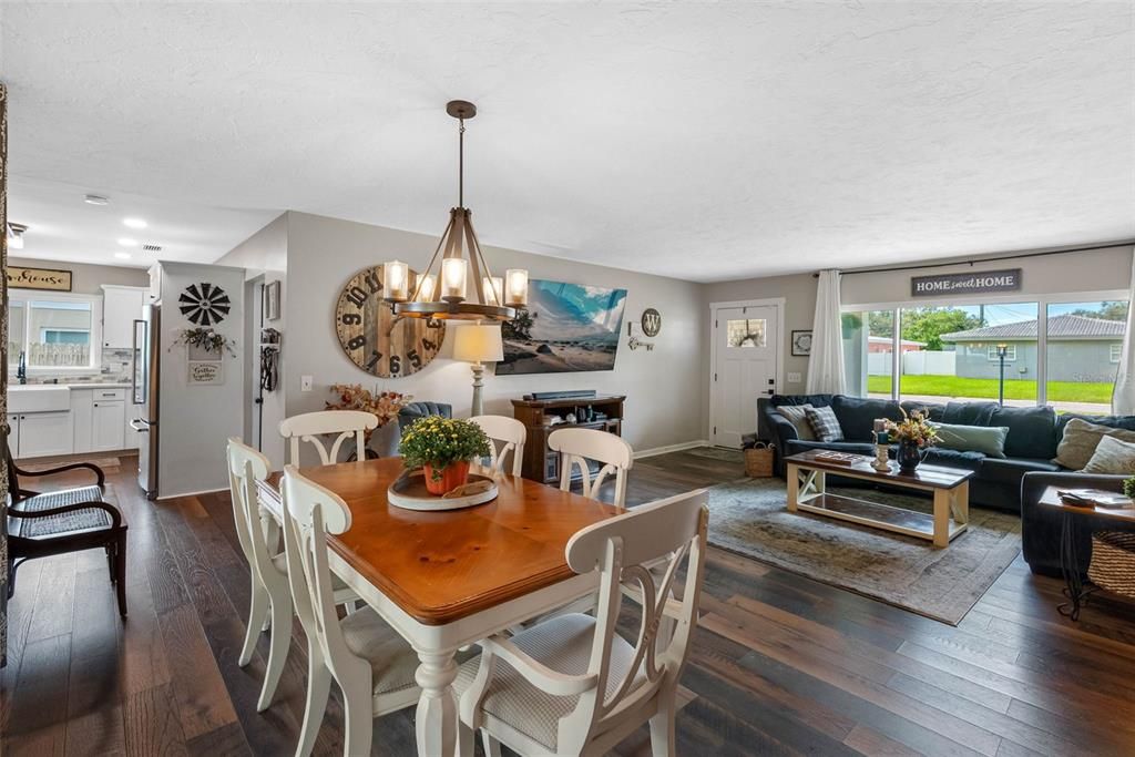 Chandelier, Dining room, Interior, Living room, Recessed Lighting, Wood Texture Flooring