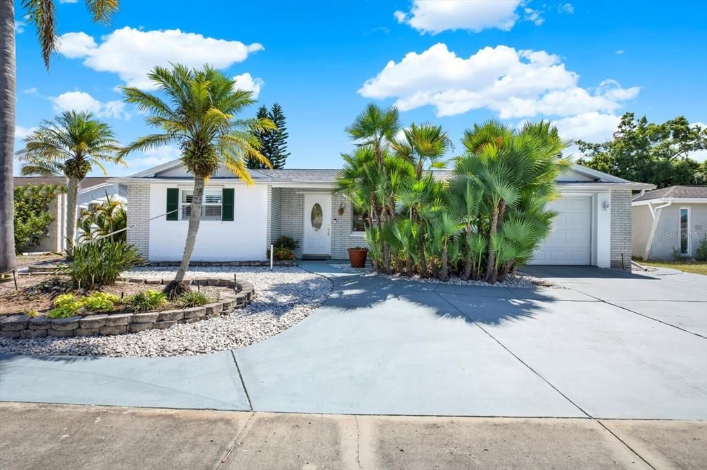 Attached, Exterior, Facade, Solar Panels, Ranch
