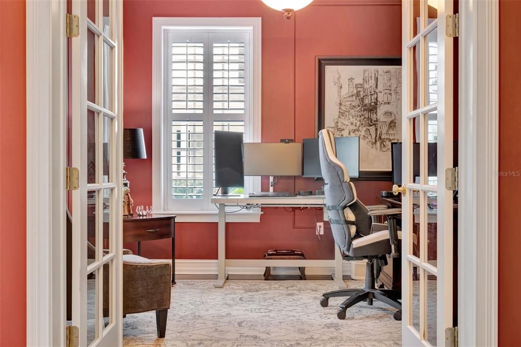 Home Office, Interior