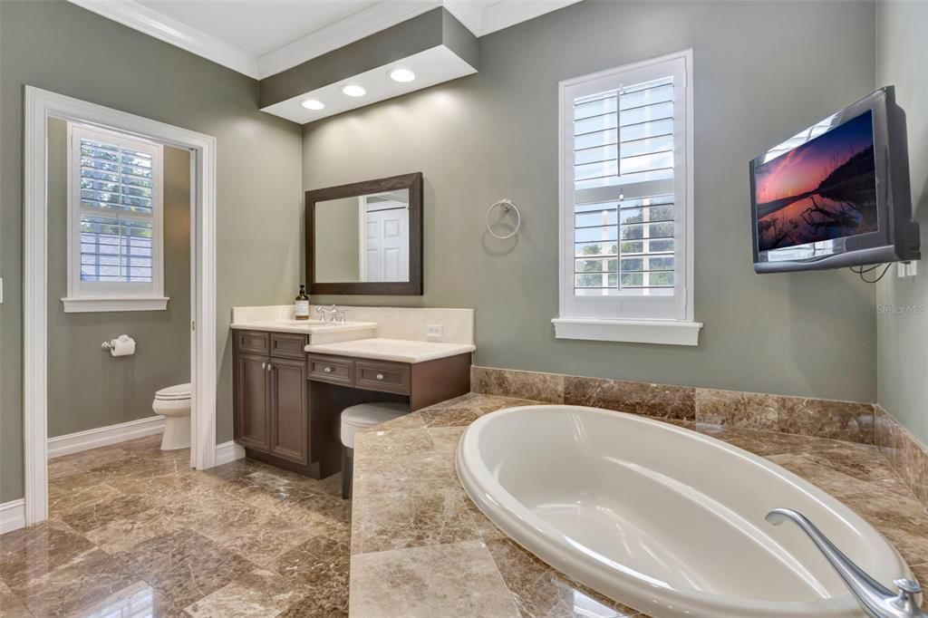 Bathroom, Dual Sink Vanities, Interior, Recessed Lighting