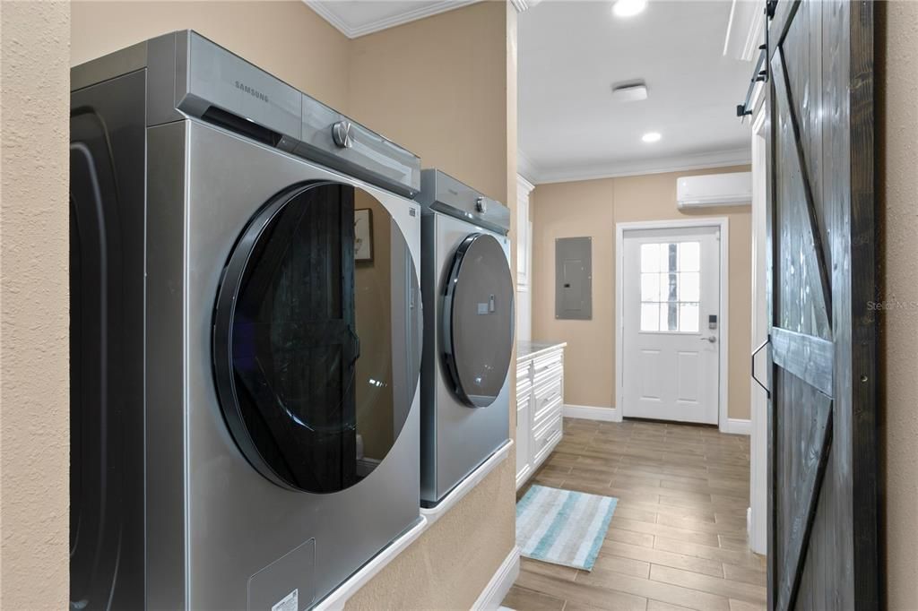 Interior, Recessed Lighting, Utility Closets, Washer, Wood Texture Flooring