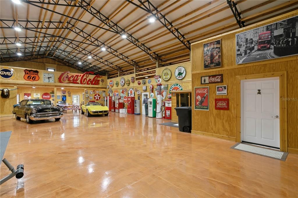 Garage, Interior, Wooden Walls