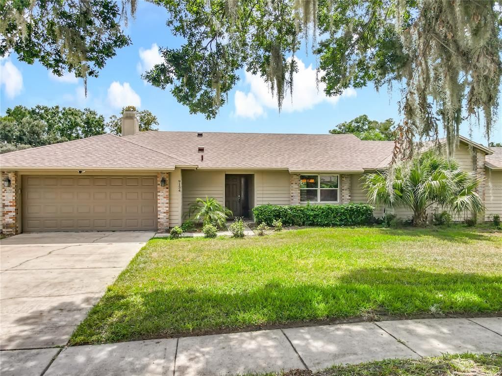 Attached, Exterior, Facade, Ranch