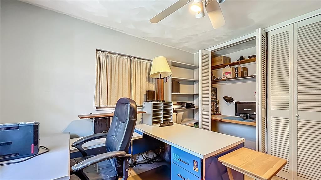 Home Office, Interior