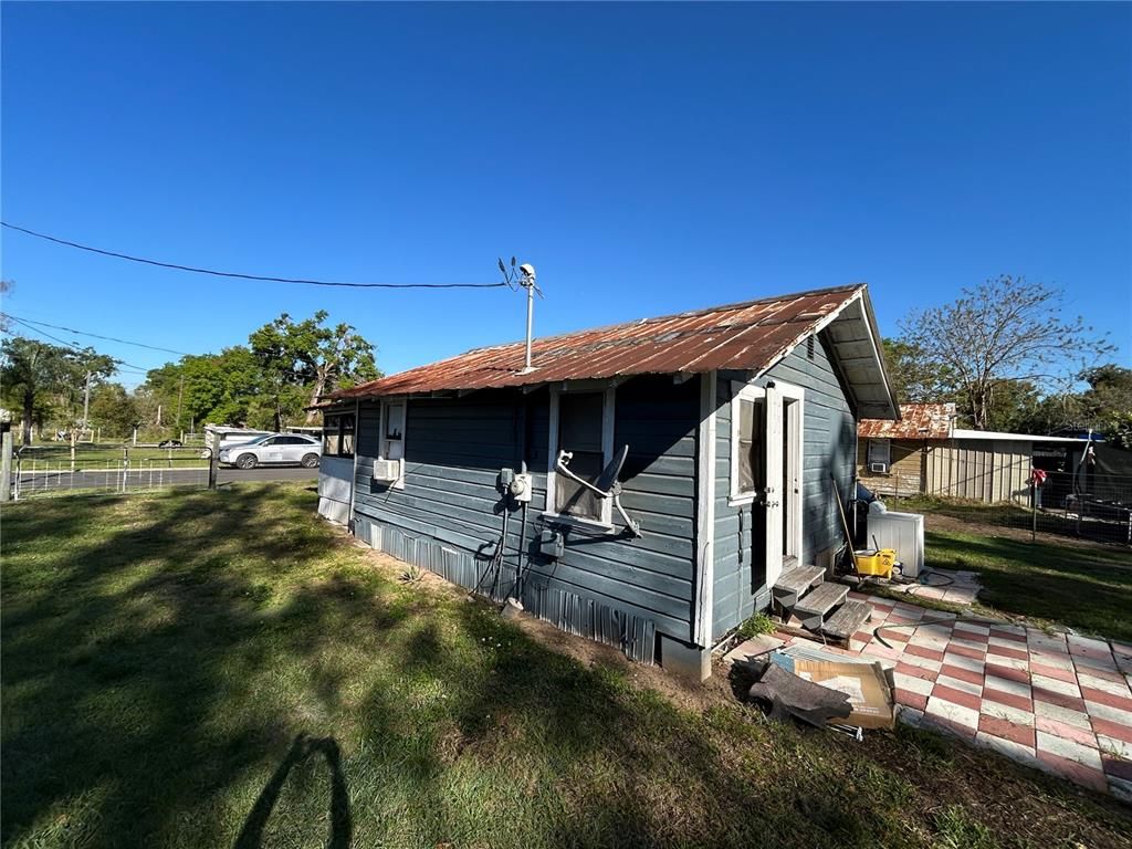 Backyard, Exterior