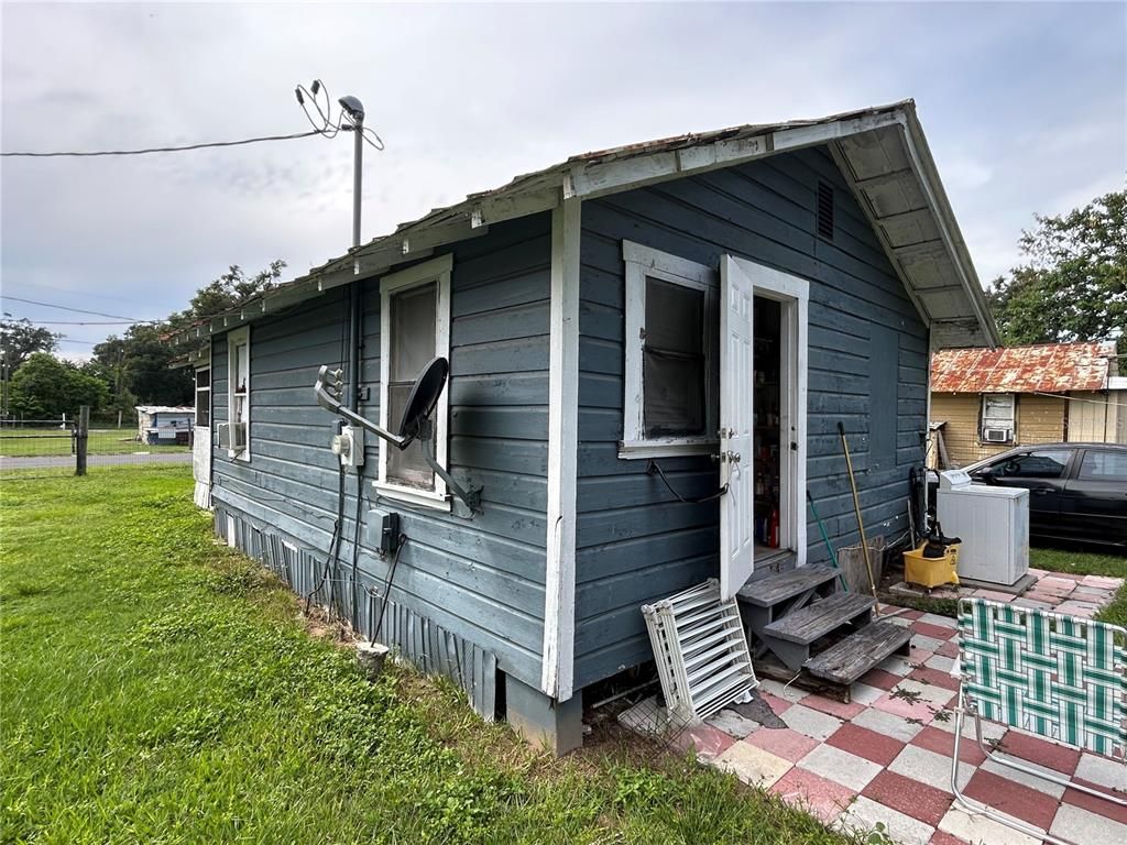 Backyard, Exterior