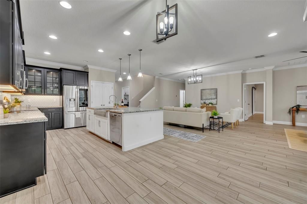 Chandelier, Interior, Kitchen, Living room, Pendant Lights, Recessed Lighting, Wood Texture Flooring