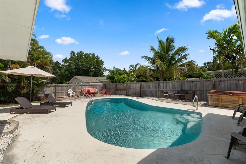 Exterior, Hot Tub, Pool