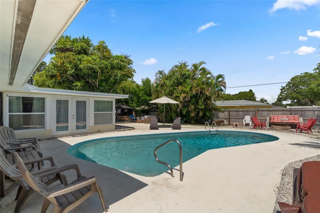 Exterior, Pool