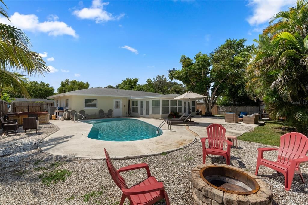Exterior, Pool
