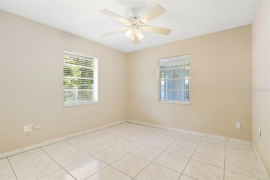 Empty room, Interior