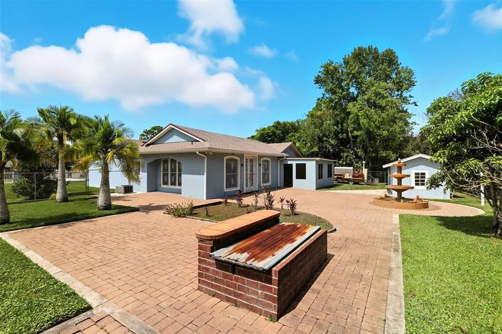 Backyard, Exterior