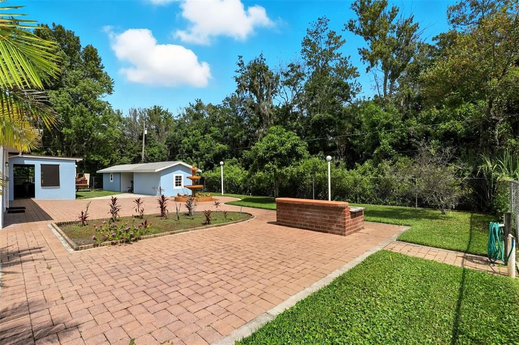 Backyard, Exterior