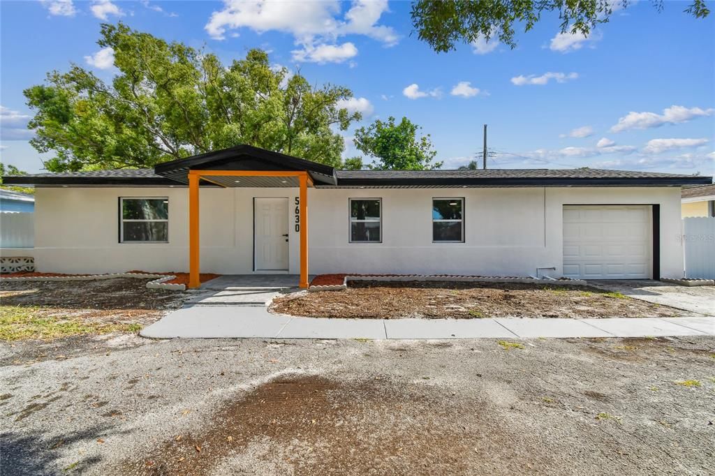Attached, Exterior, Facade, Ranch