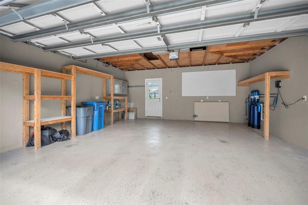 Garage, Interior