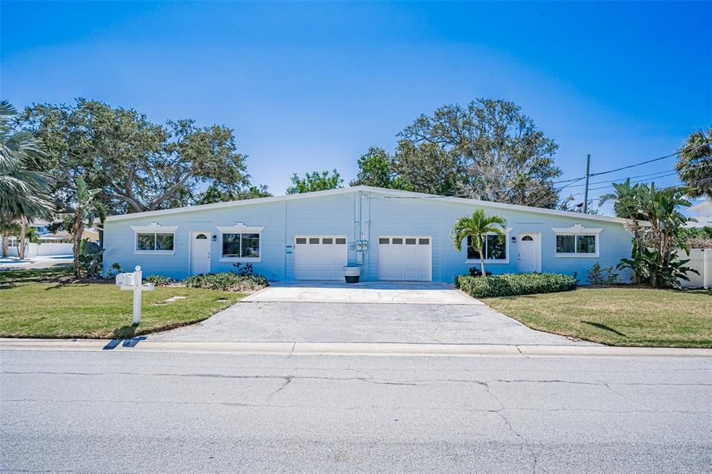 Attached, Exterior, Facade, Ranch