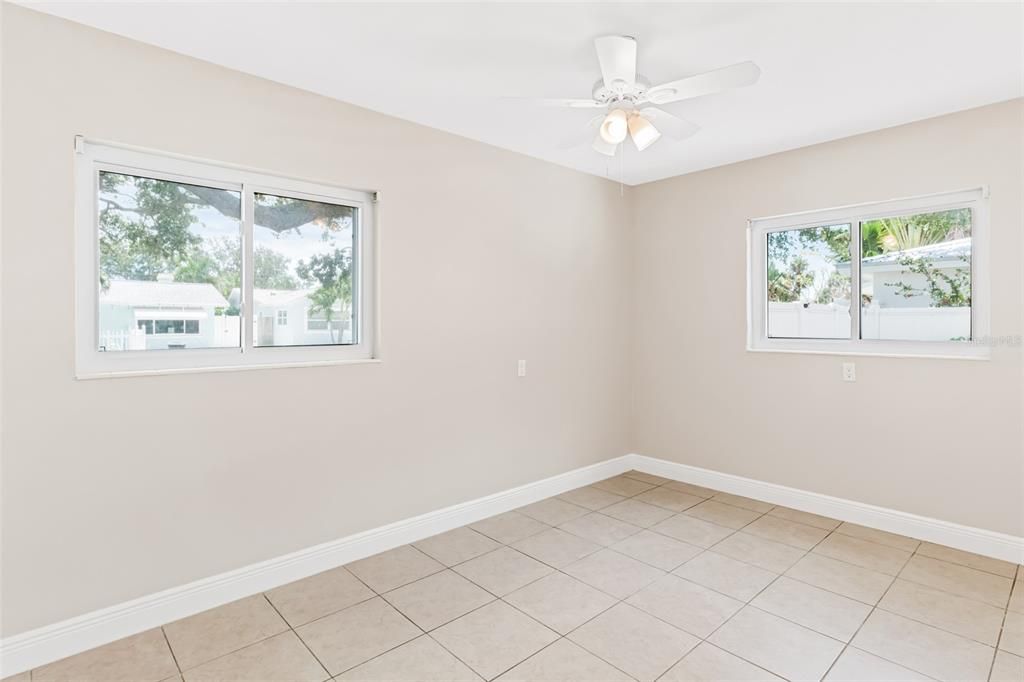 Empty room, Interior