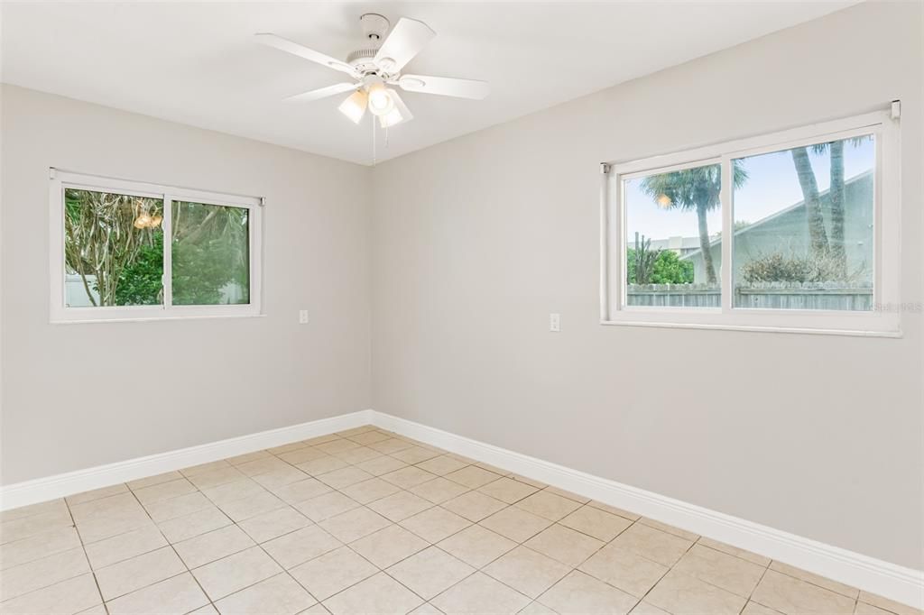 Empty room, Interior