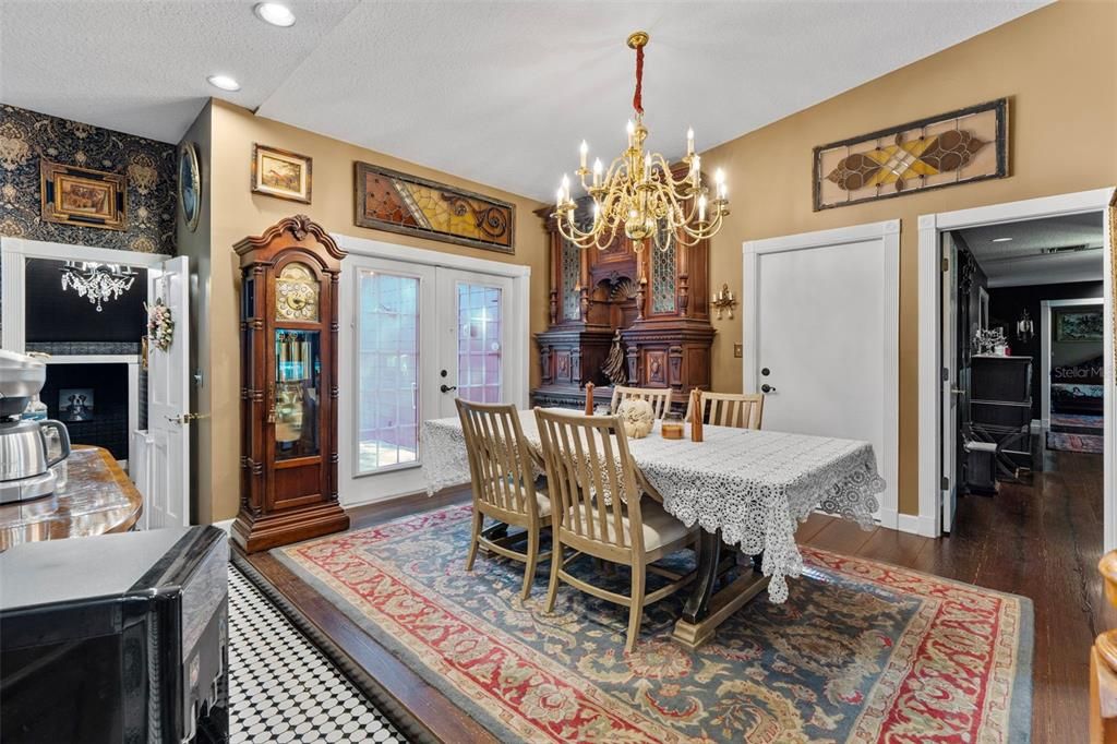 Chandelier, Dining room, Fireplace, Interior, Recessed Lighting, Wood Texture Flooring