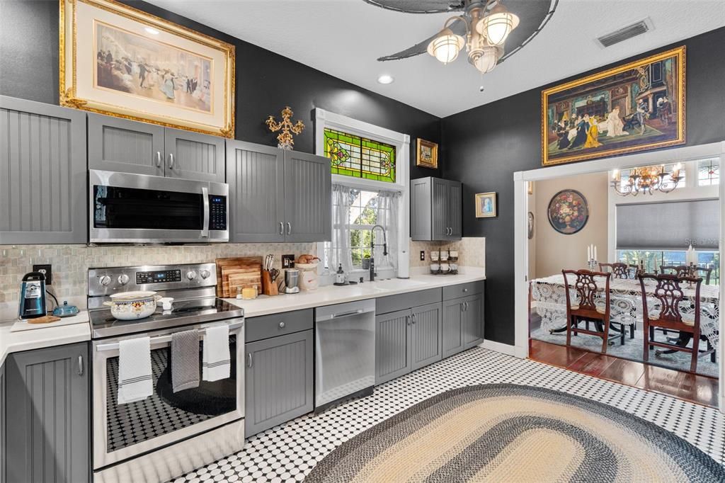 Chandelier, Dining room, Interior, Kitchen, Recessed Lighting, Stainless Steel Appliances