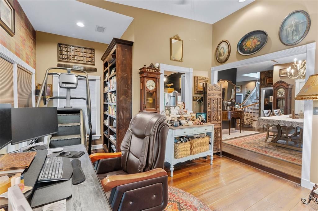 Home Office, Interior, Recessed Lighting, Wood Texture Flooring