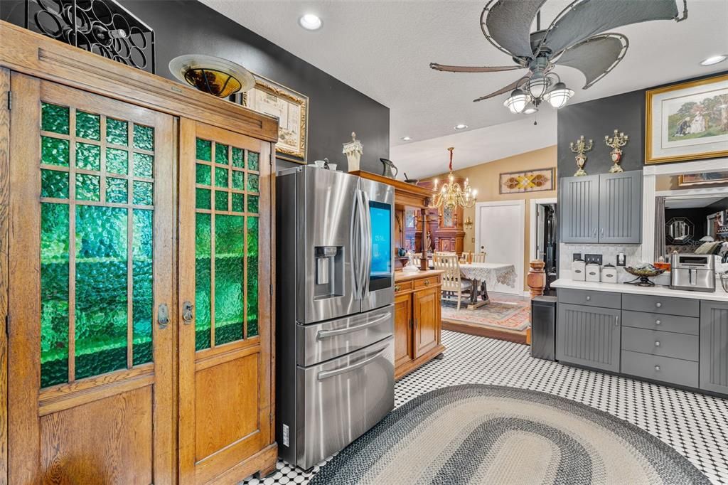 Chandelier, Dining room, Interior, Kitchen, Recessed Lighting, Stainless Steel Appliances