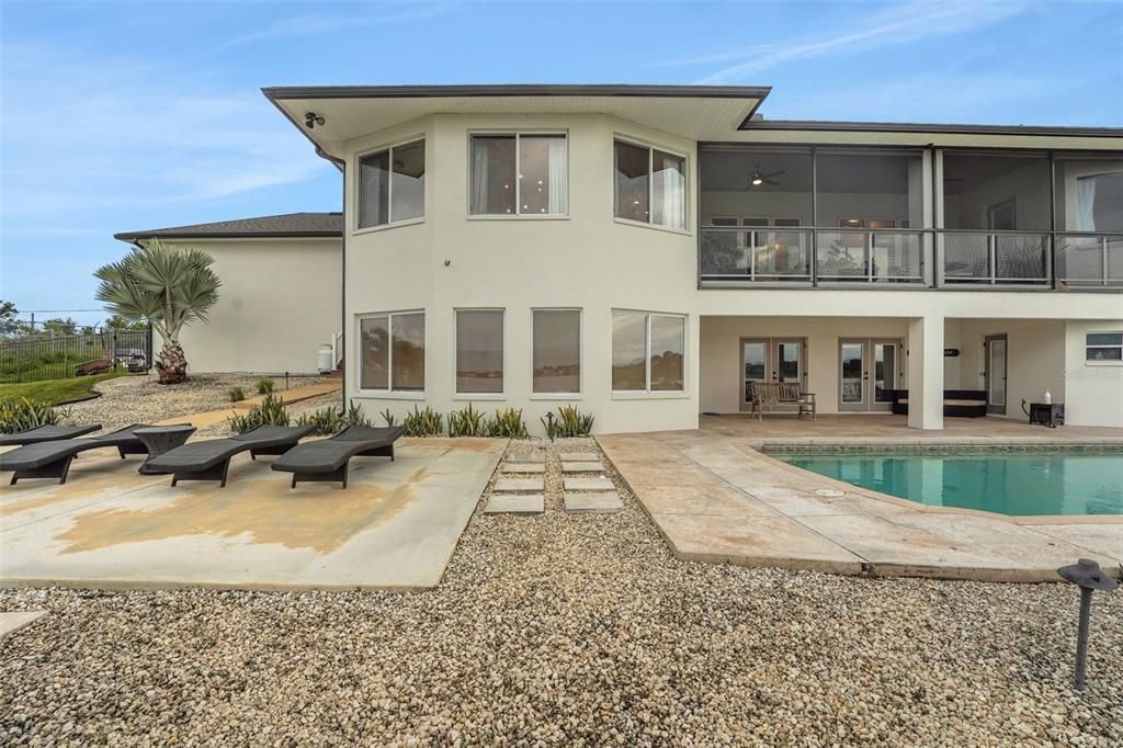 Exterior, Pool