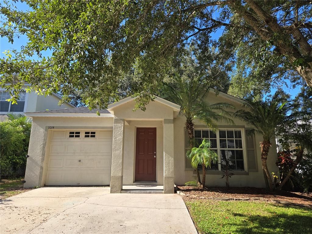 Attached, Exterior, Facade, Ranch