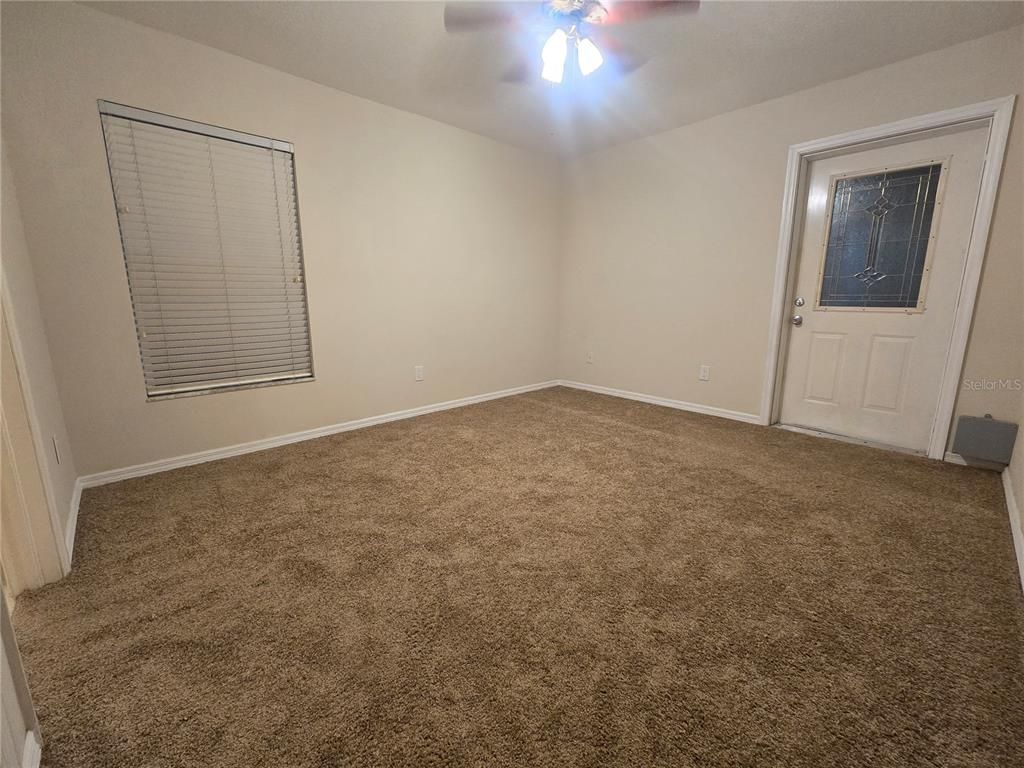 Empty room, Interior