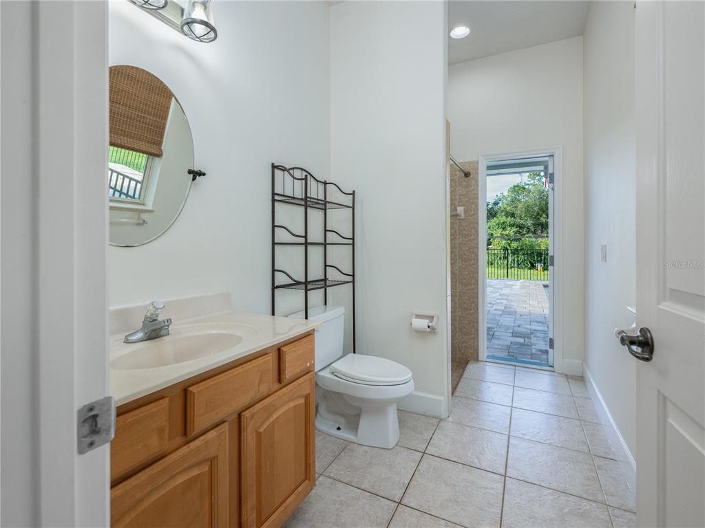 Bathroom, Interior, Recessed Lighting