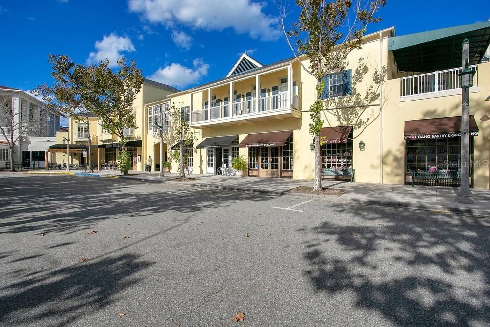 Exterior, Facade, Modern