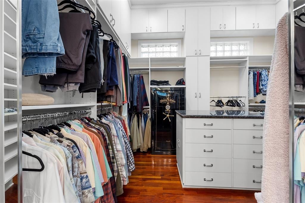 Interior, Walk-in Closets, Wood Texture Flooring