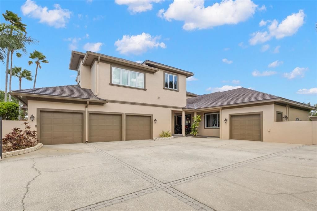 Attached, Exterior, Facade, Mediterranean