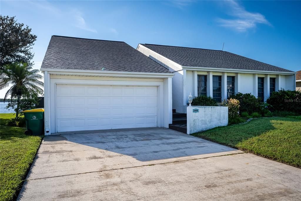 Attached, Exterior, Facade, Ranch