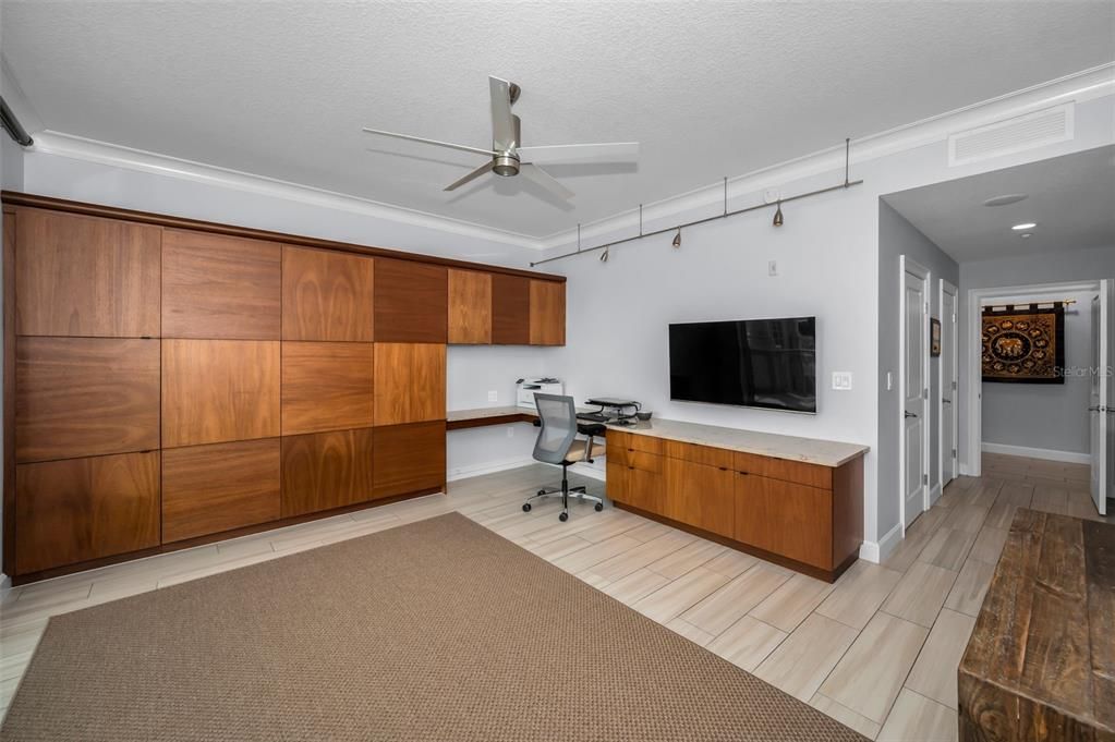 Home Office, Interior, Recessed Lighting, Wood Texture Flooring