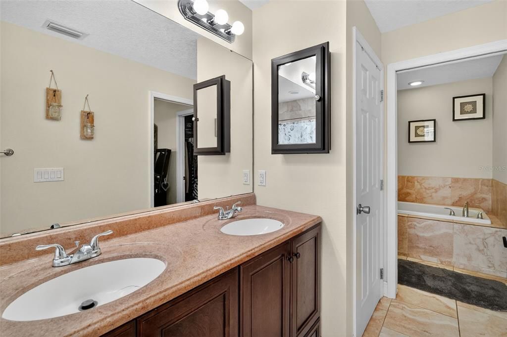 Bathroom, Dual Sink Vanities, Interior, Recessed Lighting